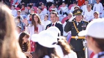 Cumhuriyet’in 102. yılı, Çeşme’de binlerce vatandaşın katılımıyla büyük bir coşkuyla kutlandı.