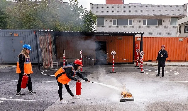 Maltepe Belediyesi Afet İşleri Müdürlüğü tarafından düzenlenen kapsamlı eğitimlerle, afet