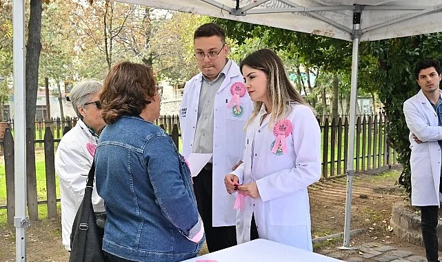 Meme Kanseri için Pembe Çiçekler Toprakla Buluştu Manisa Büyükşehir Belediyesi, Su Elçileri Kanserle Mücadele Derneği (SUKANDER) işbirliğiyle,