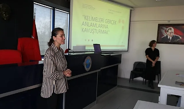 Menderes Belediyesi’nde personele işaret dili eğitimi veriliyor. İzmir Büyükşehir Belediyesi
