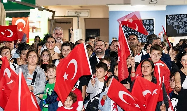 Cumhuriyetimizin 102. yılı Ödemiş’te coşkulu bir şekilde yaşandı. Binlerce kişinin