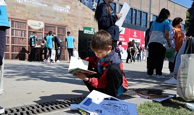 Uluslararası 15. Kocaeli Kitap Fuarı, 4 Ekim’de kapılarını açtı. İlk