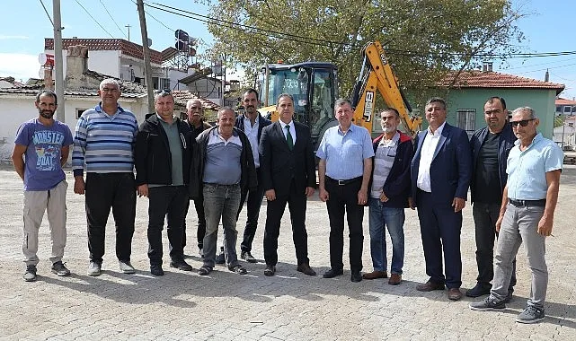 Burhaniye Belediyesi Fen İşleri Müdürlüğü ekipleri, ilçe genelinde sürdürdüğü çalışmalarına