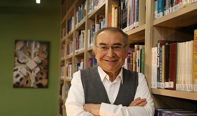 Üsküdar Üniversitesi Kurucu Rektörü, Psikiyatrist Prof. Dr. Nevzat Tarhan, yemek