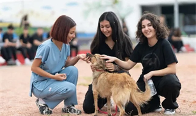 İzmir Büyükşehir Belediyesi, 4 Ekim Dünya Hayvanları Koruma Günü nedeniyle,