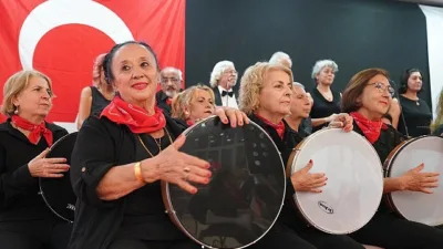 Seferihisar Belediyesi tarafından düzenlenen 29 Ekim Cumhuriyet Balosu, büyük bir