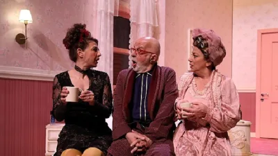 İstanbul Büyükşehir Belediyesi Şehir Tiyatroları, en beğenilen komedilerinden “Yatak Odası