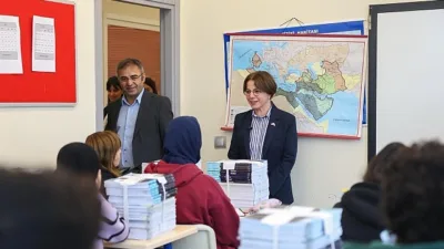 Maltepe Belediyesi, öğrencilerin eğitim yolculuğuna desteğini sürdürüyor. Cumhuriyet Eğitim Merkezi’nde