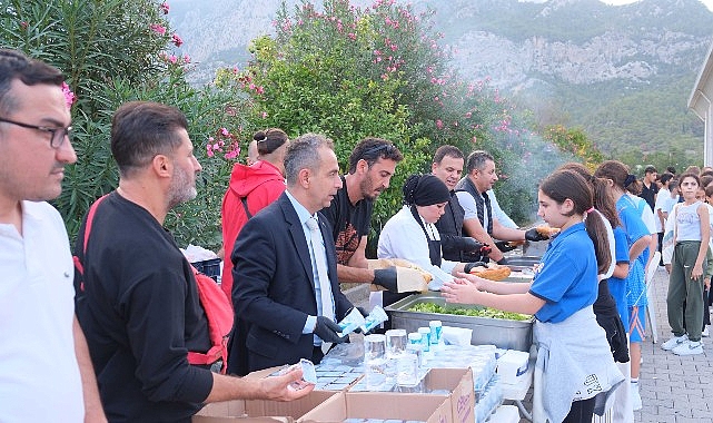 Kemer Belediyesi Voleybol ve Basketbol takımları sporcularına mangal partisi düzenlendi.