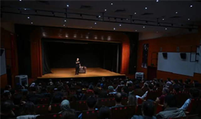 İZKİTAP – 6. İzmir Kitap Fuarı, üçüncü gününde yağmura rağmen