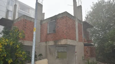 Lüleburgaz Belediyesi, kent genelinde metruk binaların yıkımını sürdürüyor. Güneş Mahallesi