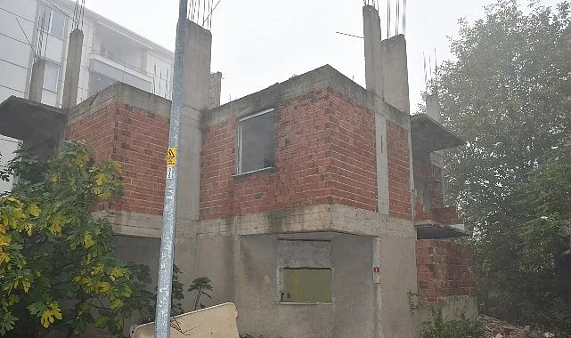 Lüleburgaz Belediyesi, kent genelinde metruk binaların yıkımını sürdürüyor. Güneş Mahallesi