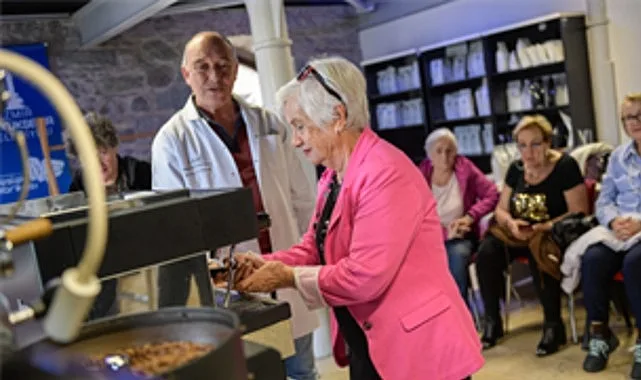 İzmir Büyükşehir Belediyesi Sağlıklı Yaş Alma Merkezi’ne kayıtlı ileri yaş