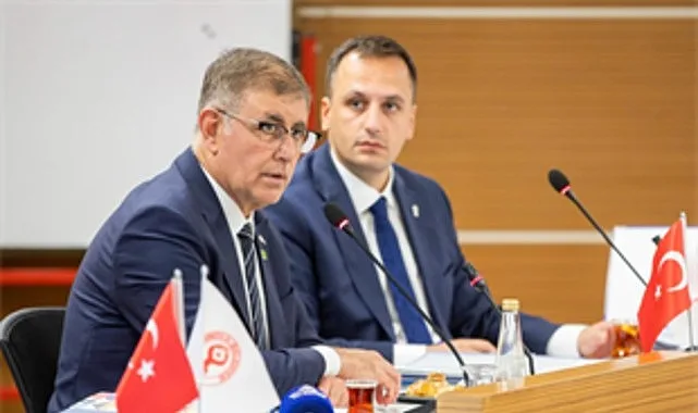 İzmir Büyükşehir Belediye Başkanı Dr. Cemil Tugay'ın göreve başlamasının ardından