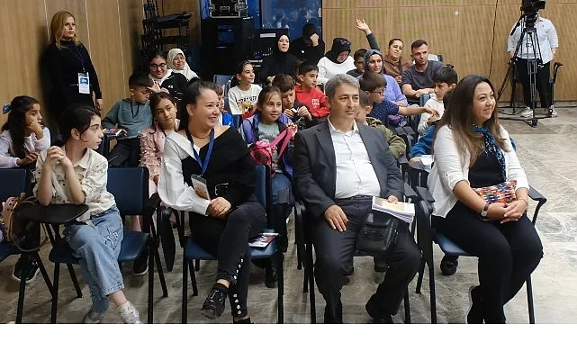 Uluslararası 15. Kocaeli Kitap Fuarı’na konuk olan yazar ikiz kardeşler,