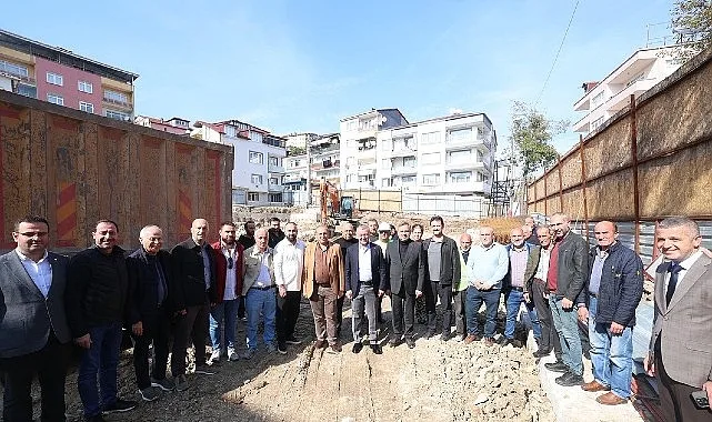 İzmit Kuruçeşme’de riskli olduğu için yıkılan Merkez Camii yerine yenisi