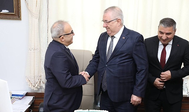 Edremit Belediye Başkanı Mehmet Ertaş, 24 Kasım Öğretmenler Günü dolayısıyla