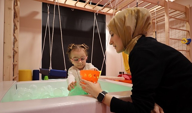 Kocaeli Büyükşehir Belediyesi bünyesinde hizmet veren Gonca Engelsiz Yaşam Merkezi,