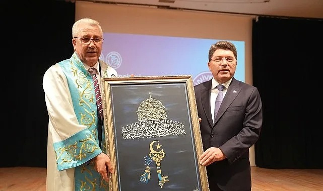 Ege Üniversitesinin (EÜ) 2025-2026 Akademik Yılı Açılış Töreni, Adalet Bakanı Yılmaz Tunç’un