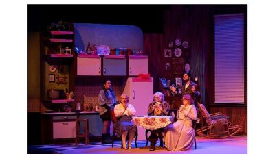 Kocaeli Şehir Tiyatroları, “Üç Jokerli Konken” adlı oyunuyla bu yıl