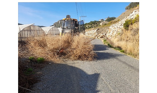 Antalya Büyükşehir Belediyesi Alanya’nın kırsal ve sahil mahalle yollarında kışa