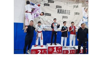 Aliağa Belediyesi Spor Okulları’nda eğitim gören karate öğrencileri Denizli’de düzenlenen