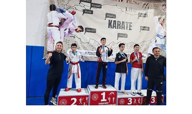 Aliağa Belediyesi Spor Okulları’nda eğitim gören karate öğrencileri Denizli’de düzenlenen