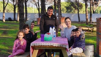 Altınova’da, yemyeşil çam ağaçlarının altında konumlandırılan ve aynı anda 150