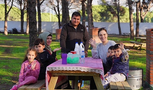 Altınova’da, yemyeşil çam ağaçlarının altında konumlandırılan ve aynı anda 150