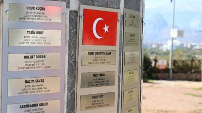 Antalya Büyükşehir Cumhuriyet Dönemi Antalya Şehitleri Anıtı’nı restore etti.  Anıtta