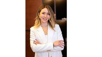 Notre Dame de Sion Fransız Lisesi mezunu olan ve Kanada’daki