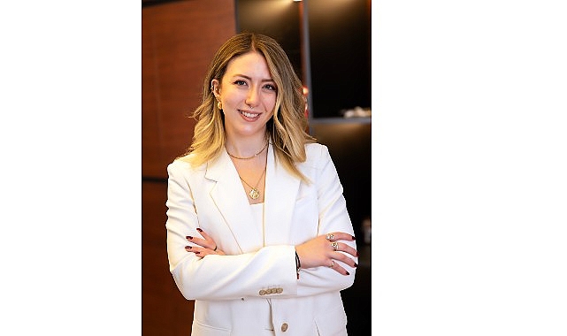 Notre Dame de Sion Fransız Lisesi mezunu olan ve Kanada’daki