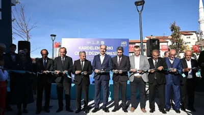 Konya Büyükşehir Belediye Başkanı Uğur İbrahim Altay, Yunak’ta gençlerle bir