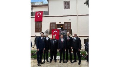 Osmangazi Belediye Başkanı Erkan Aydın, Türkiye Cumhuriyeti’nin kurucusu Mustafa Kemal