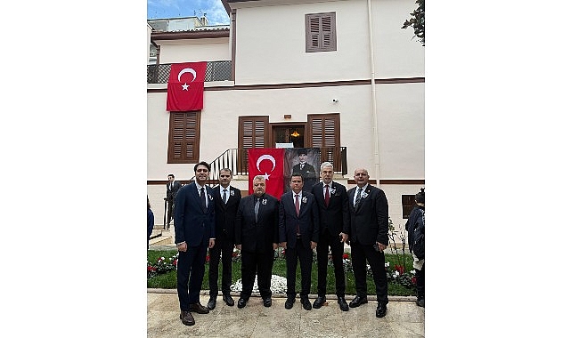 Osmangazi Belediye Başkanı Erkan Aydın, Türkiye Cumhuriyeti’nin kurucusu Mustafa Kemal