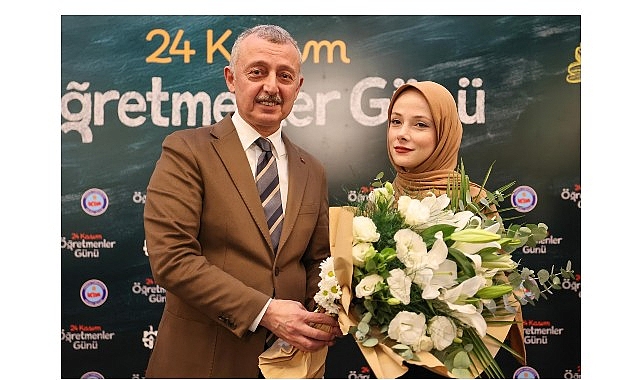 Kocaeli Büyükşehir Belediyesi, emekli ve aktif görevde olan öğretmenleri yemekte