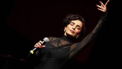 Gaziemir Belediyesi’nin düzenlediği Ata’yı Anma Konseri’nde, Atatürk’ün sevdiği şarkıları seslendiren