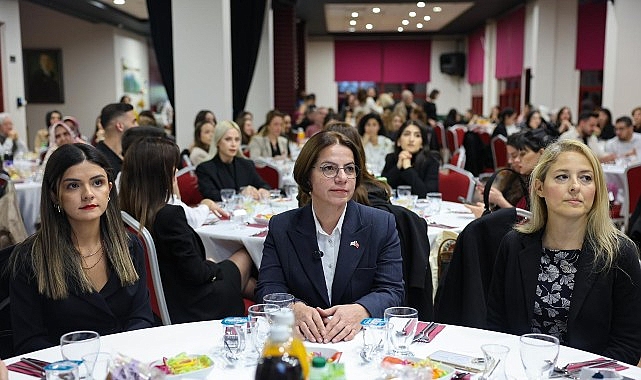 Maltepe Belediye Başkanı mimar Esin Köymen, 24 Kasım Öğretmenler Günü