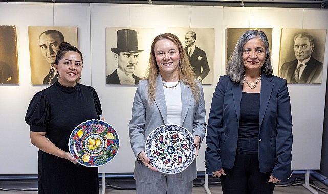 Konak Belediye Başkanı Nilüfer Çınarlı Mutlu, Öğretmenler Günü dolayısıyla belediye