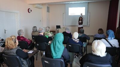 Konak Belediyesi Psikososyal Destek Merkezi, düzenlediği “Alzheimer, Demans ve Sağlıklı