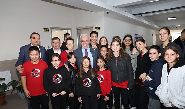 Nilüfer Belediye Başkanı Şadi Özdemir, 24 Kasım Öğretmenler Günü’nde eğitimcilerle