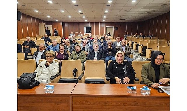 Gölcük Belediye Başkanı Ali Yıldırım Sezer, ilçede görev yapan muhtarlarla
