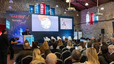 İzmir Büyükşehir Belediye Başkanı Dr. Cemil Tugay eşi Öznur Tugay