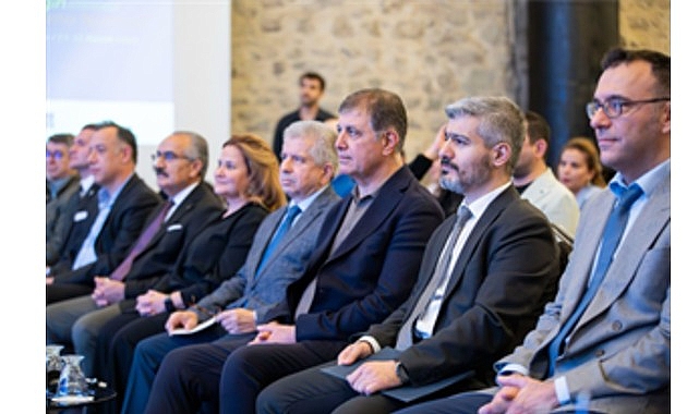 İzmir Büyükşehir Belediye Başkanı ve İzmir Vakfı Yönetim Kurulu Başkanı