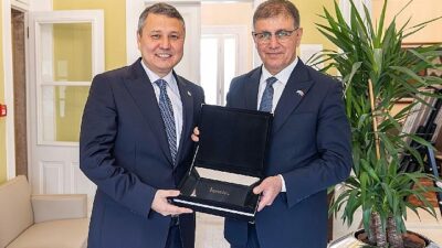 İzmir Büyükşehir Belediye Başkanı Dr. Cemil Tugay, Kazakistan heyetini Büyükşehir