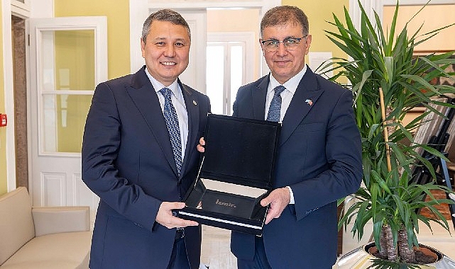 İzmir Büyükşehir Belediye Başkanı Dr. Cemil Tugay, Kazakistan heyetini Büyükşehir