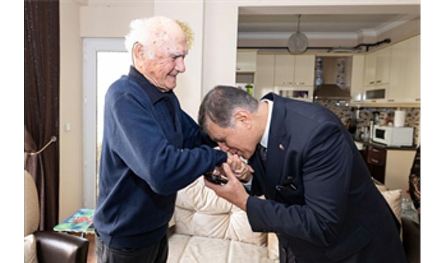 İzmir Büyükşehir Belediye Başkanı Dr. Cemil Tugay, 24 Kasım Öğretmenler