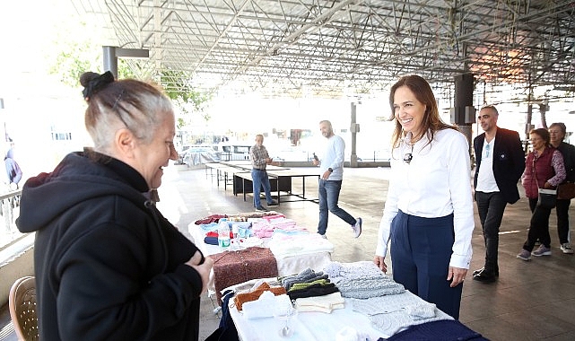 İlçeyi adım adım dolaşarak sık sık vatandaşlarla bir araya gelen