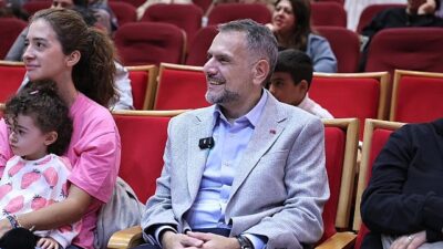 Bayrampaşa Belediyesi’nin düzenlediği çocuk şenliği ile çocuklar ara tatilde birbirinden