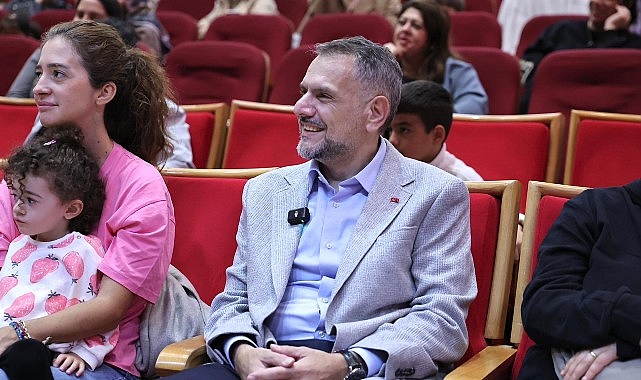 Bayrampaşa Belediyesi’nin düzenlediği çocuk şenliği ile çocuklar ara tatilde birbirinden